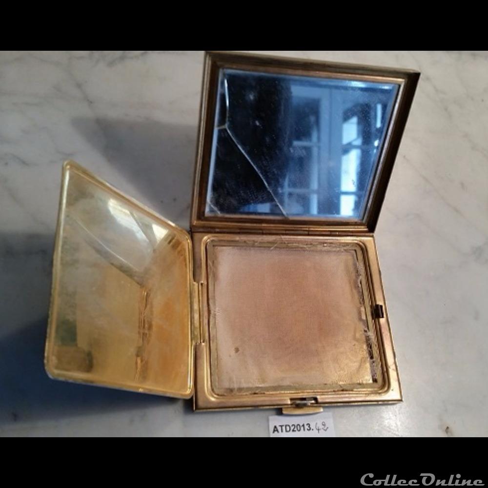 parfums beaute poudriers atd2013 42 poudrier noir et dore aux tulipes