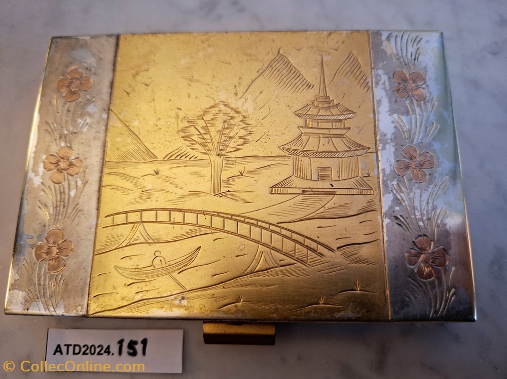 ATD2024.151 Minaudière rectangulaire dorée à la pagode chinoise et fleurs parfums beaute poudriers atd2024 151 minaudiere rectangulaire doree a la pagode chinoise et fleurs