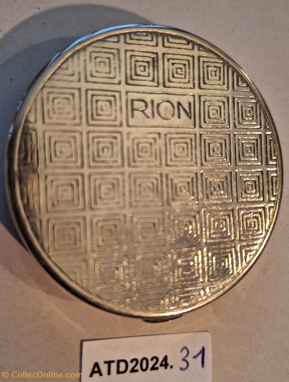 parfums beaute poudriers atd2024 31 poudrier rond vue de rio sur le pain de sucre