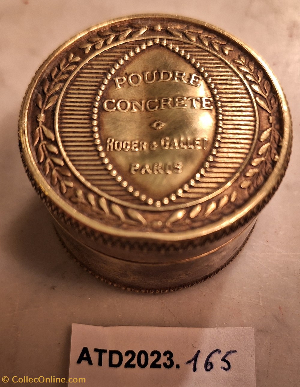 parfums beaute poudriers atd2023 165 petit poudrier poudre concrete de roger et gallet