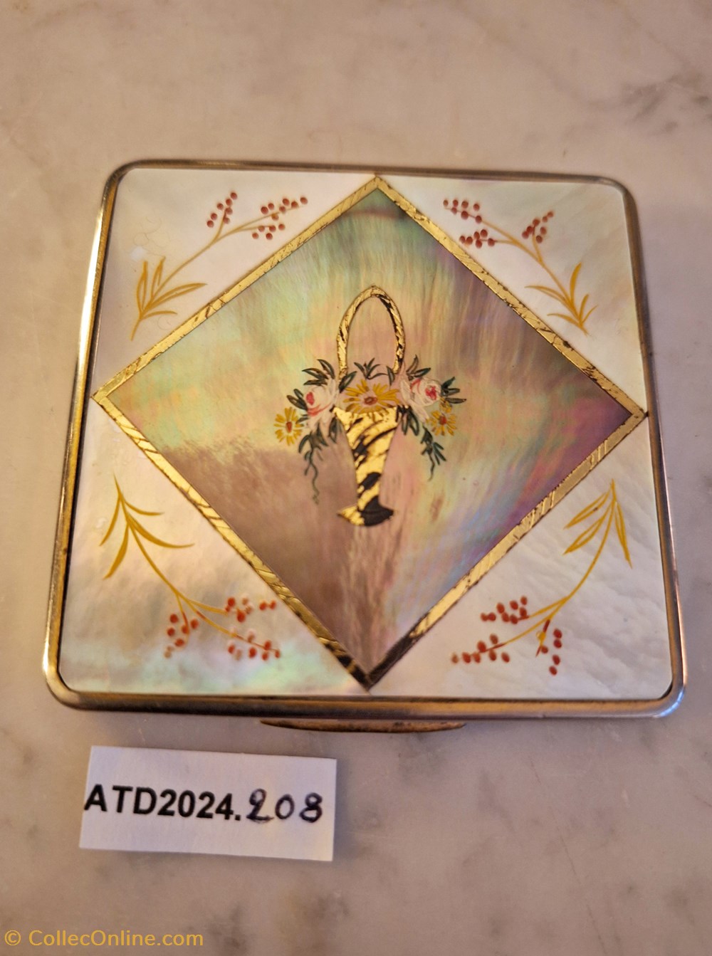 ATD2024.208 Poudrier Mireille nacré au panier d’osier parfums beaute poudriers atd2024 208 poudrier mireille nacre au panier d osier