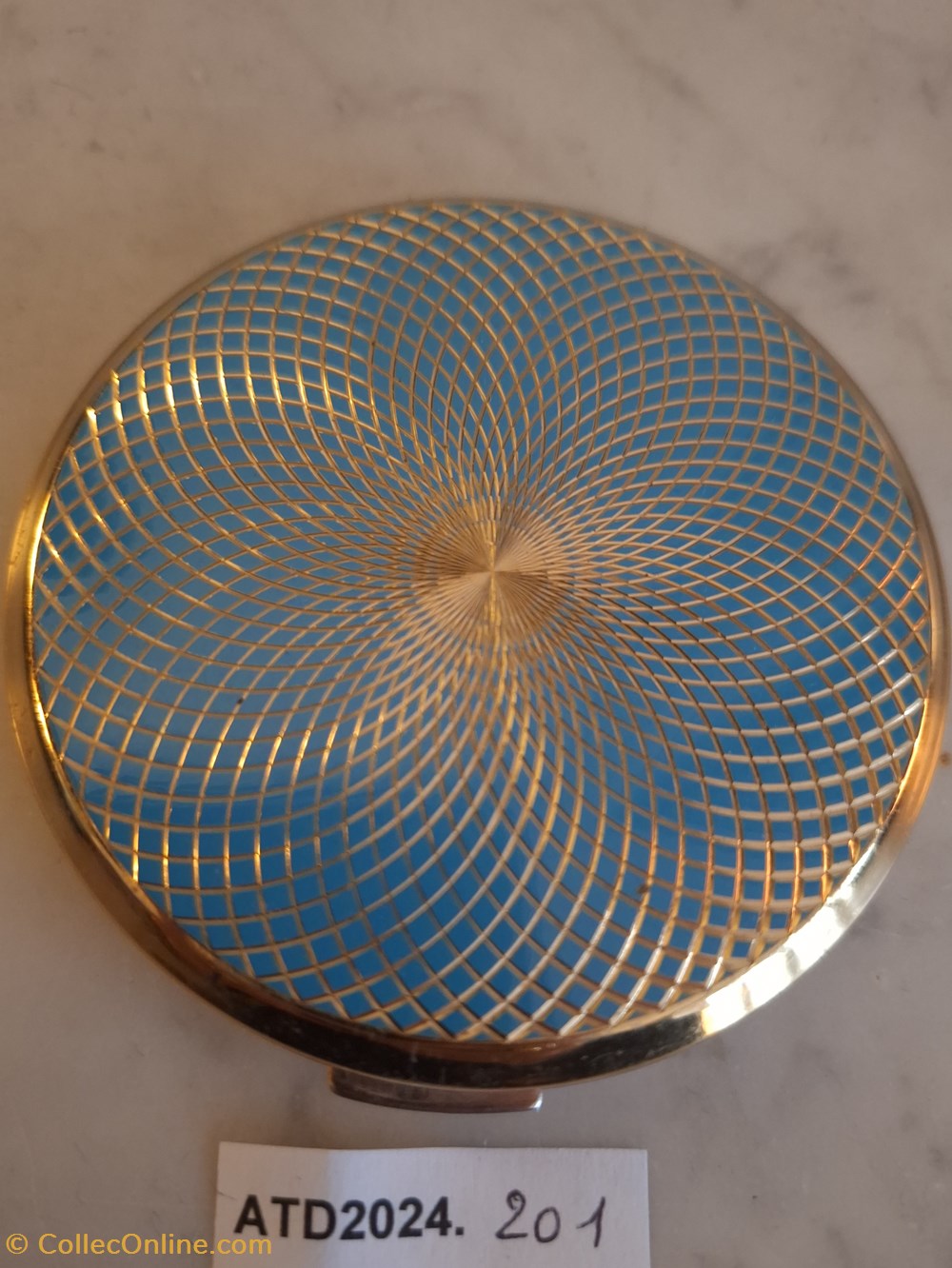 ATD2024.201 Poudrier Stratton aux cercles concentriques bleu et doré parfums beaute poudriers atd2024 201 poudrier stratton aux cercles concentriques bleu et dore