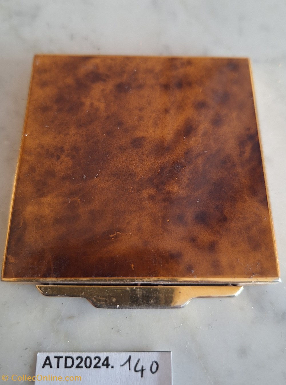 ATD2024.140 Poudrier carré Art déco Loupe d’orme et or 3 parfums beaute poudriers atd2024 140 poudrier carre art deco loupe d orme et or