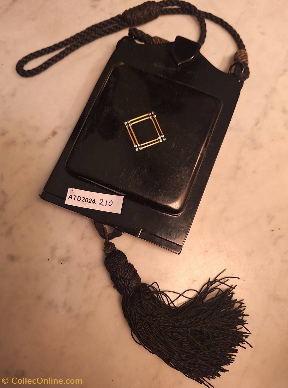 ATD2024.210 Poudrier - minaudière en plastique noir et doré 3 parfums beaute poudriers atd2024 210 poudrier minaudiere en plastique noir et dore