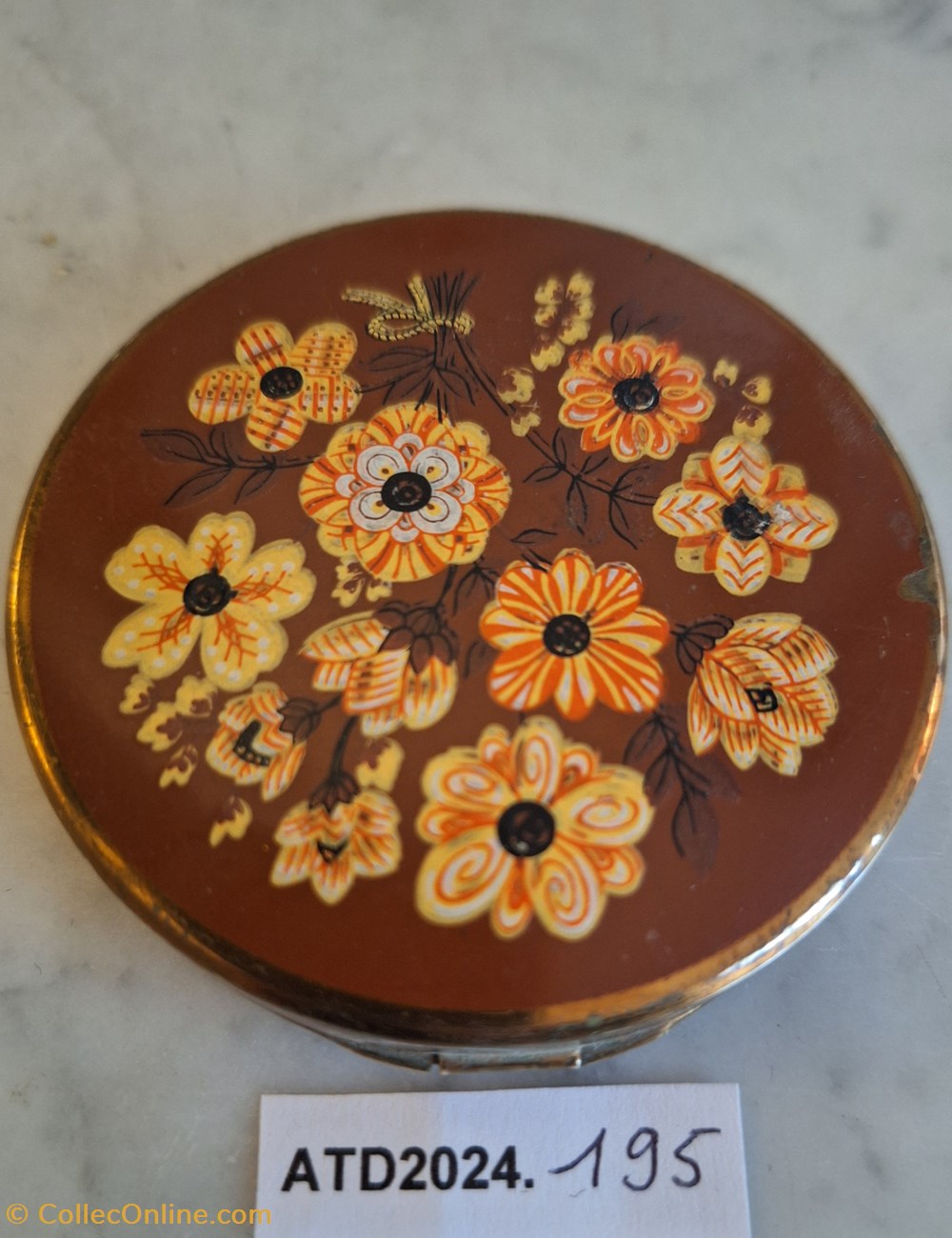 ATD2024.195 Poudrier rond au bouquet de fleurs parfums beaute poudriers atd2024 195 poudrier rond au bouquet de fleurs