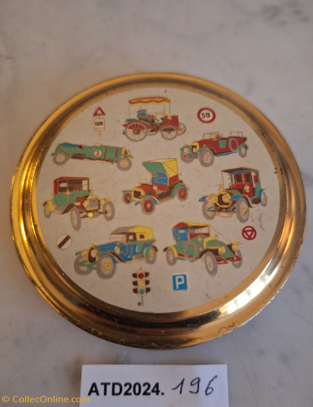 ATD2024.196 Poudrier rond aux voitures anciennes parfums beaute poudriers atd2024 196 poudrier rond aux voitures anciennes