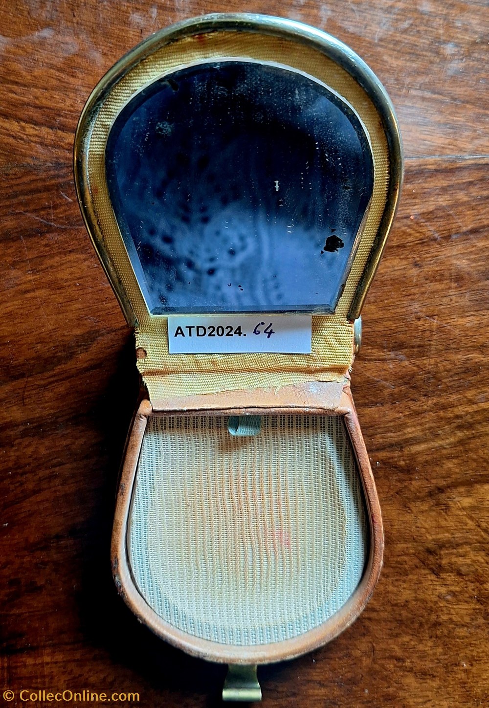 parfums beaute poudriers atd2024 64 poudrier rouge a levres au torero souvenir d espagne