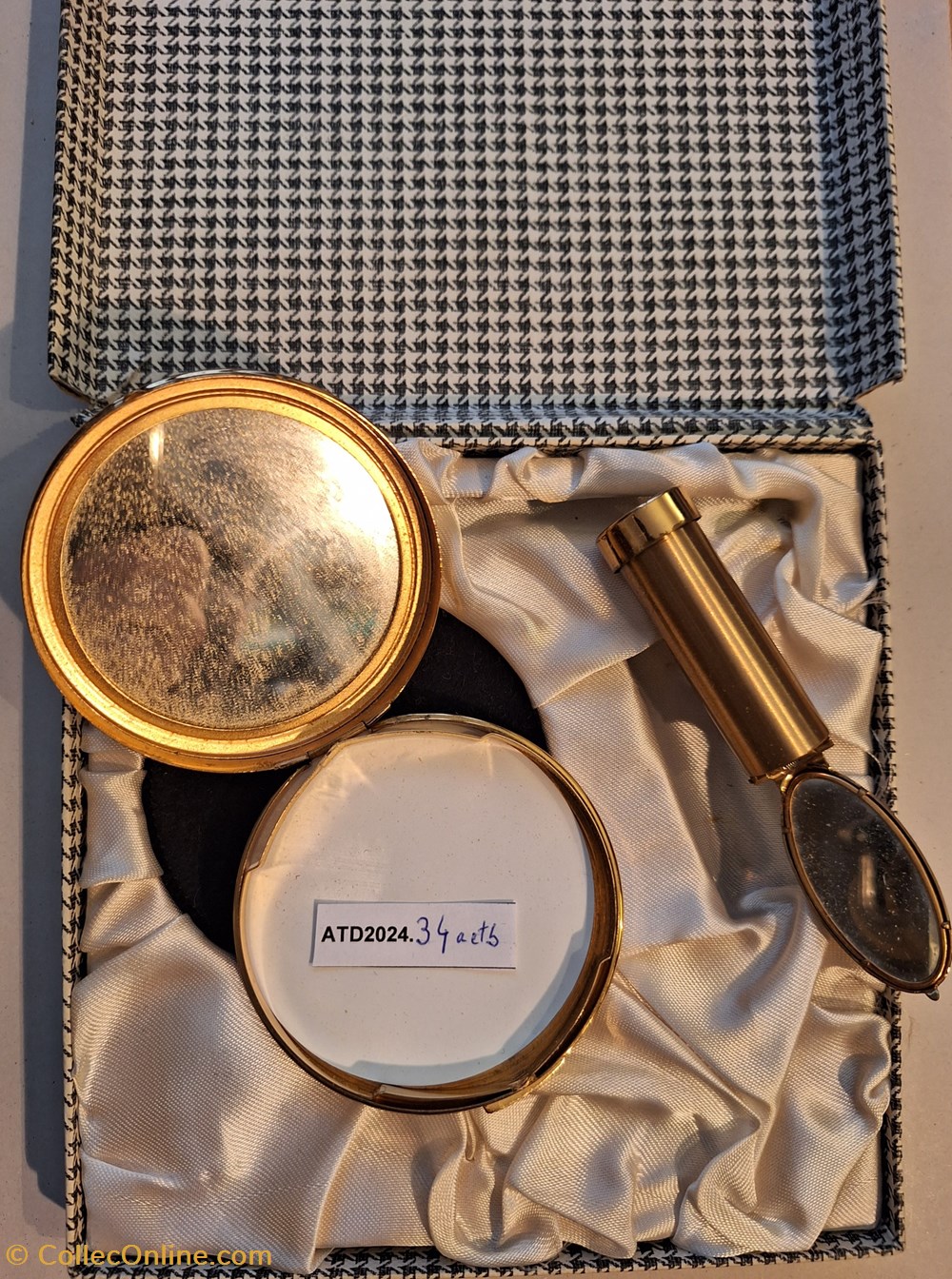 ATD2024.34. 1, 2 Poudrier et rouge-à-lèvres étoilés Patrys dorés en coffret 2 parfums beaute poudriers atd2024 34 1 2 poudrier et rouge a levres etoiles patrys dores en coffret