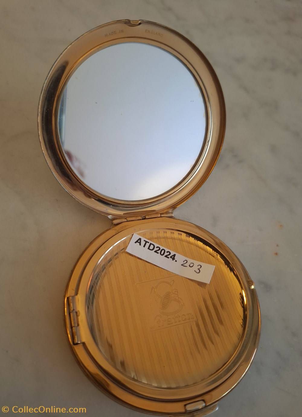 ATD2024.203 Poudrier Stratton aux trois Colverts 2 parfums beaute poudriers atd2024 203 poudrier stratton aux trois colverts