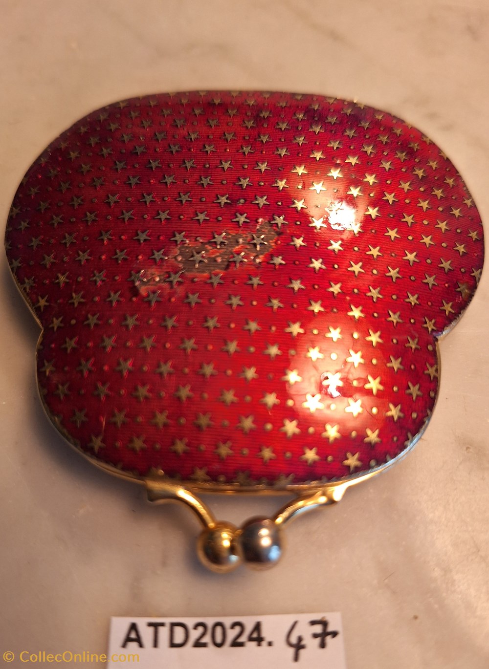 parfums beaute poudriers atd2024 47 poudrier etoile or et rouge en forme de porte monnaie