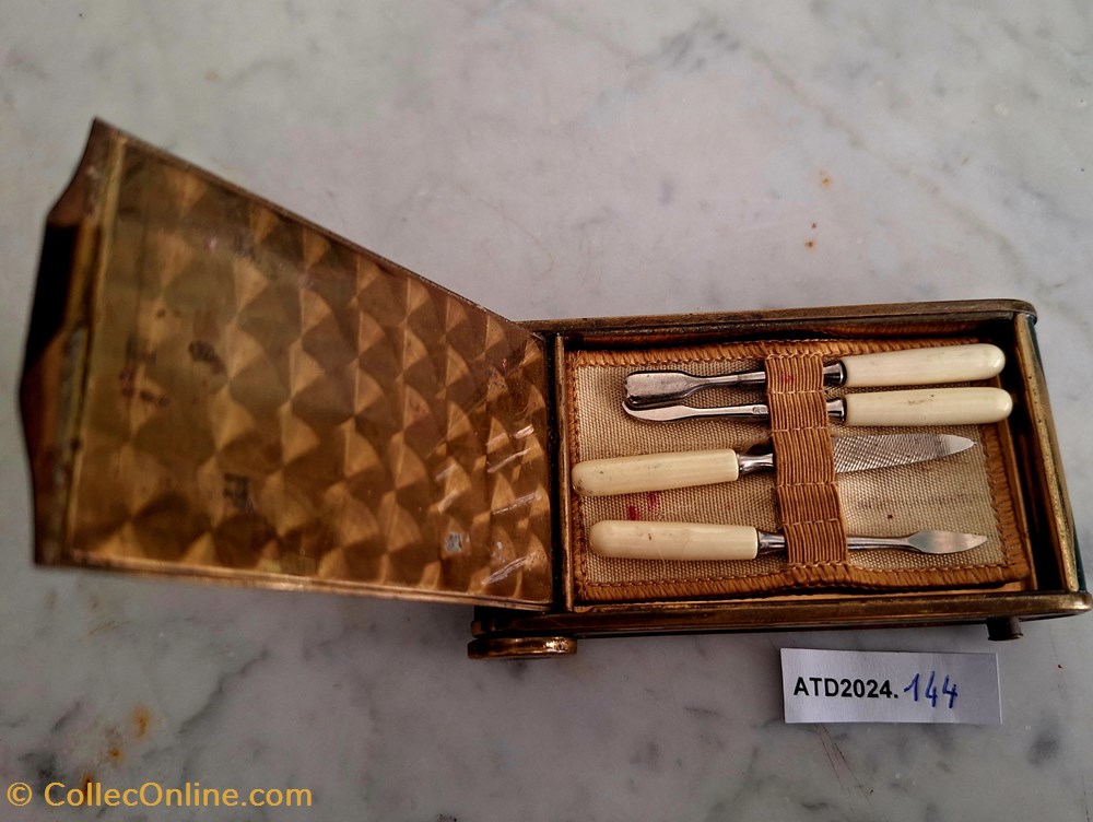 parfums beaute poudriers atd2024 144 poudrier necessaire a ongles a la tige fleurie