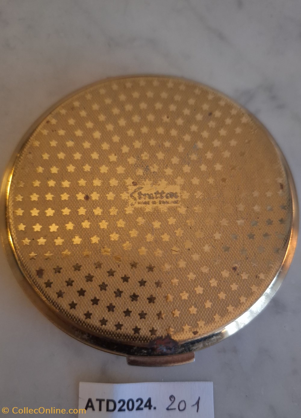 ATD2024.201 Poudrier Stratton aux cercles concentriques bleu et doré 3 parfums beaute poudriers atd2024 201 poudrier stratton aux cercles concentriques bleu et dore