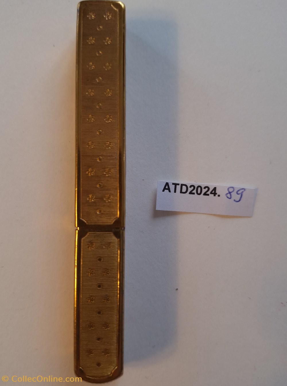 parfums beaute poudriers atd2024 89 rouge a levres elisabeth arden a section carree