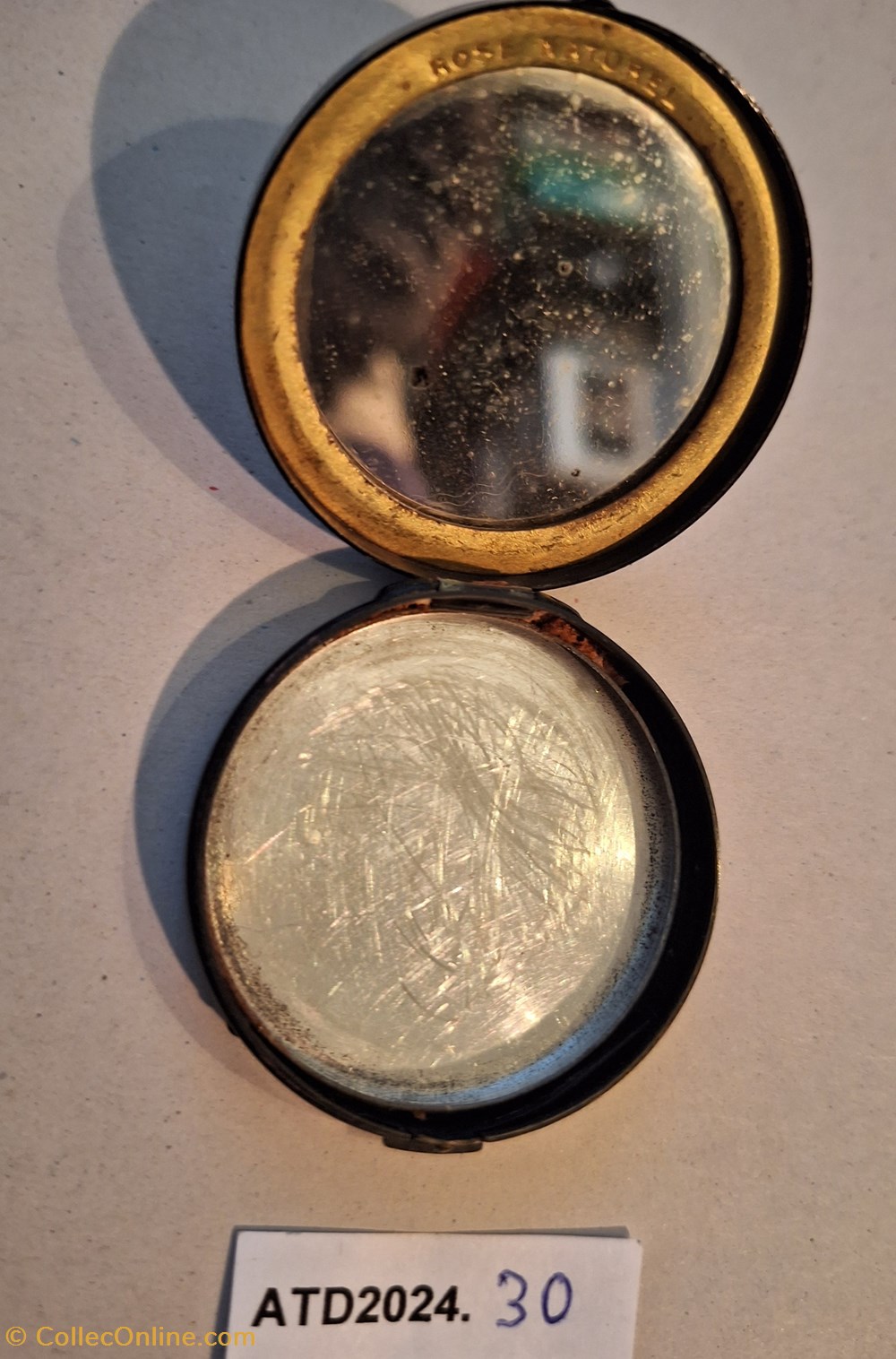 ATD2024.30 Poudrier rond japonisant laqué noir Coty 2 parfums beaute poudriers atd2024 30 poudrier rond japonisant laque noir coty
