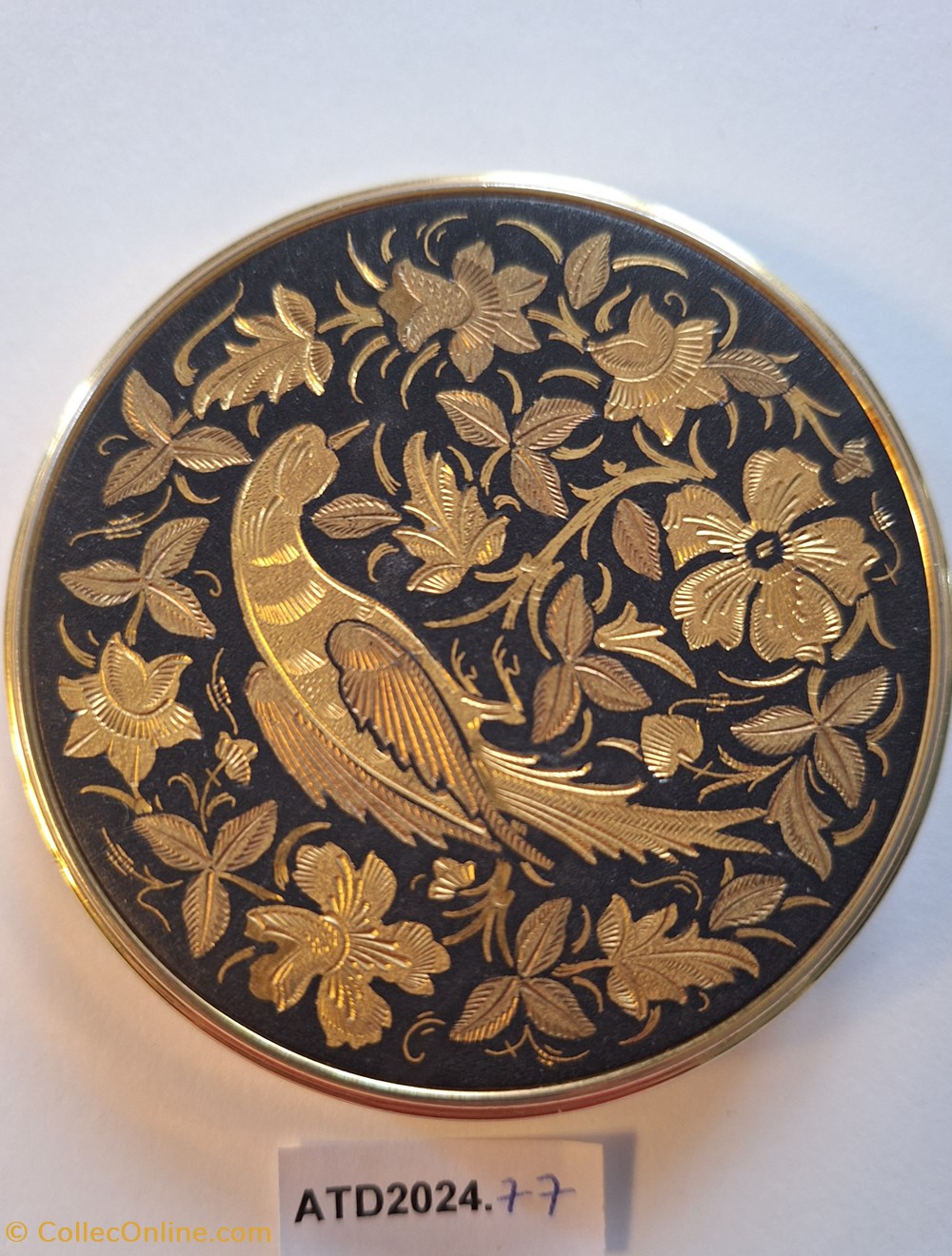 parfums beaute poudriers atd2024 77 poudrier rond aux fleurs et a l oiseau en tolede