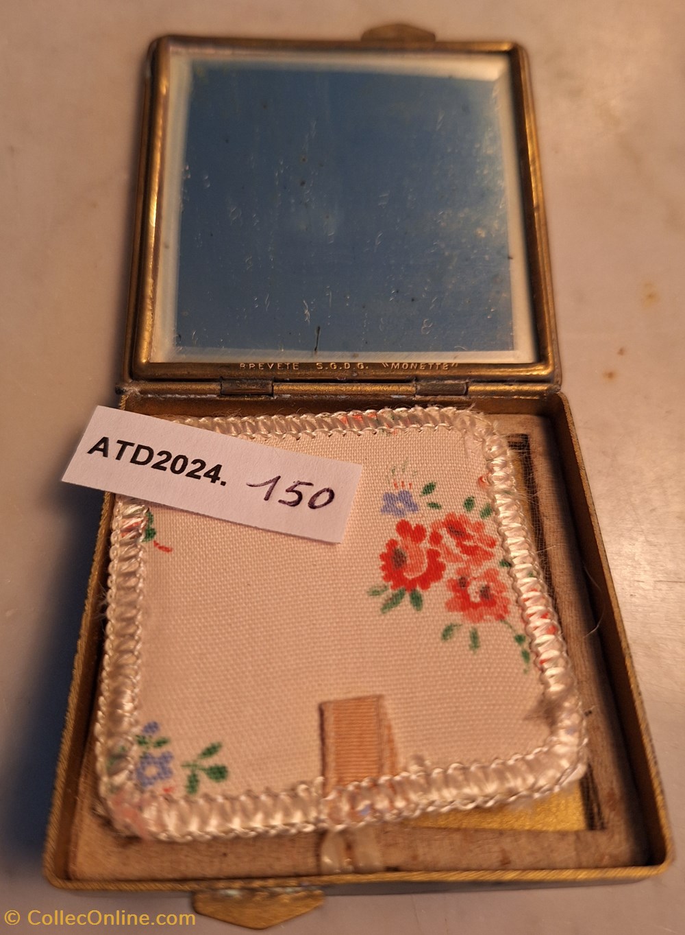 parfums beaute poudriers atd2024 150 poudrier monette art deco bleu fonce et or a decor geometrique