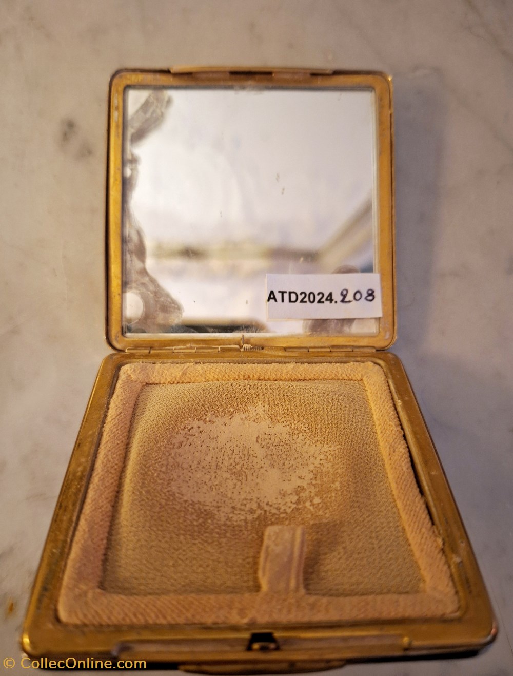 ATD2024.208 Poudrier Mireille nacré au panier d’osier 2 parfums beaute poudriers atd2024 208 poudrier mireille nacre au panier d osier