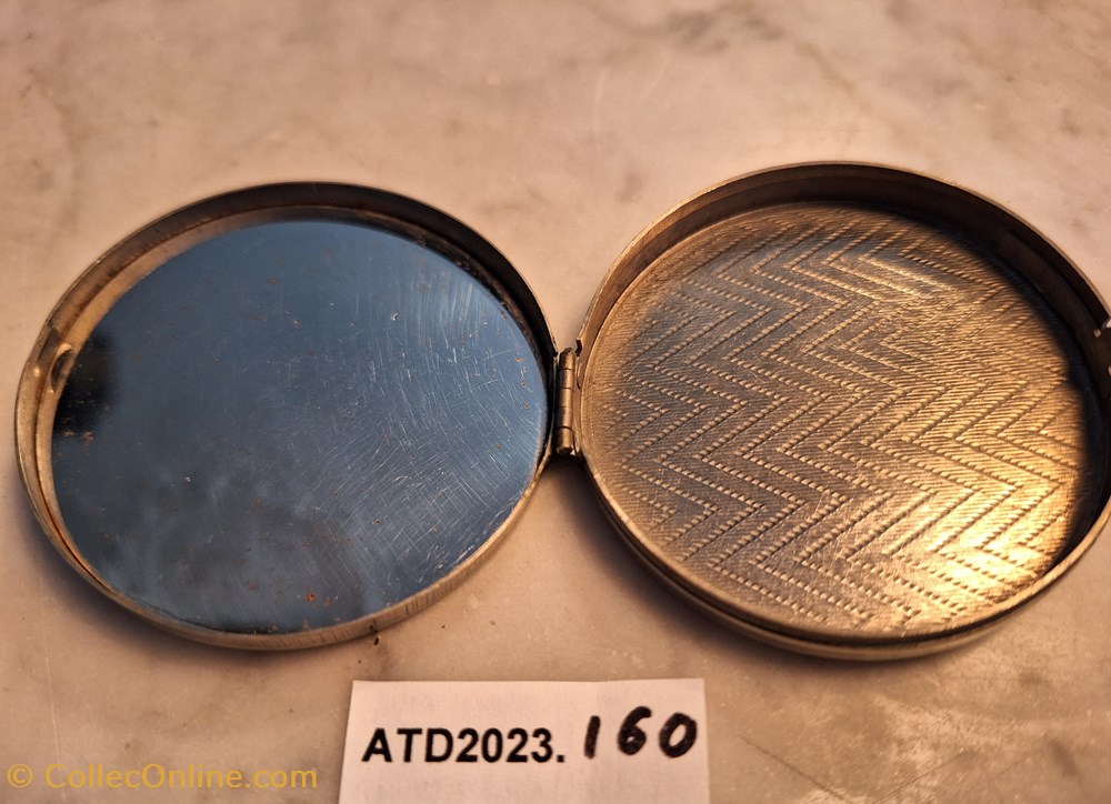 ATD2023.160 Poudrier à chevrons argent parfums beaute poudriers atd2023 160 poudrier a chevrons argent
