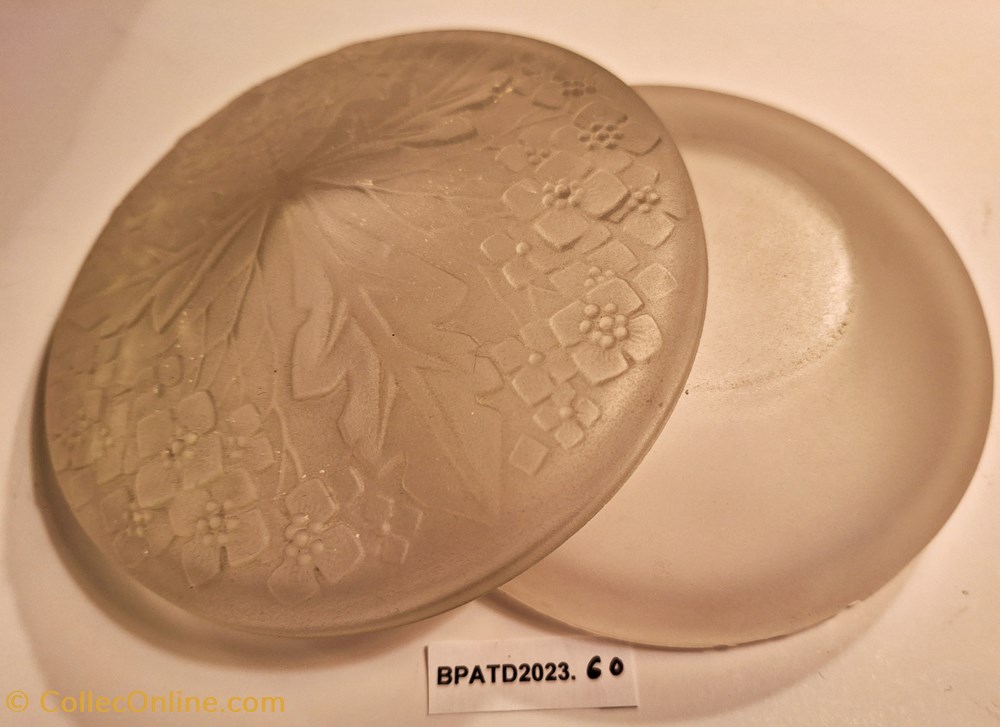 BPATD2023.60 Boite à poudre Viard en verre transparent à motif végétal parfums beaute boites bpatd2023 60 boite a poudre viard en verre transparent a motif vegetal