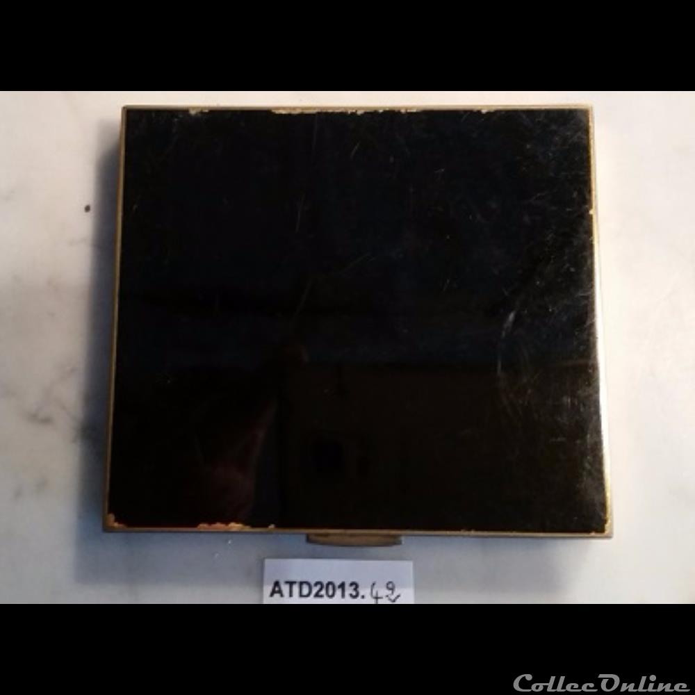 parfums beaute poudriers atd2013 42 poudrier noir et dore aux tulipes