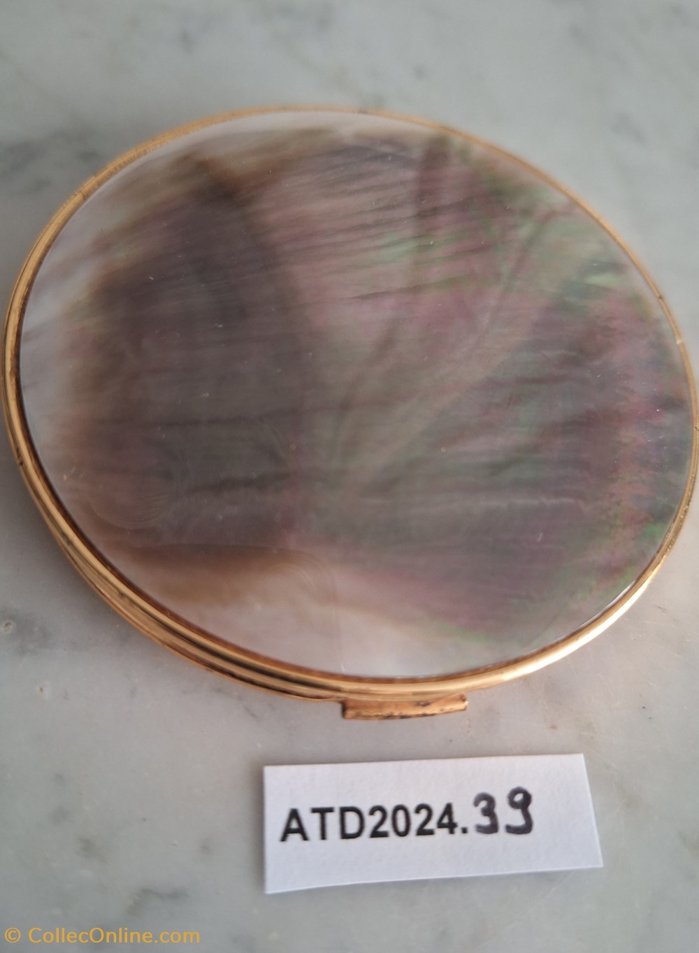 ATD2024.39 Poudrier rond dessus nacre parfums beaute poudriers atd2024 39 poudrier rond dessus nacre
