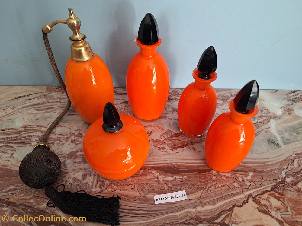 BPATD2024. 20. a à f Garniture de toilette Tango de Michael Powolny parfums beaute boites poudre bpatd2024 20 a a f garniture de toilette tango de michael powolny