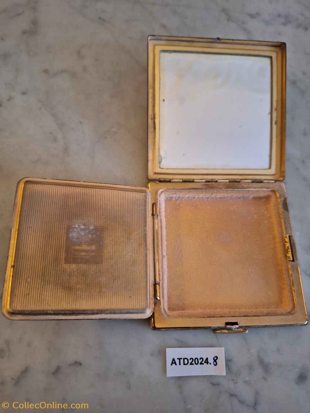 ATD2024.8 Poudrier carré doré Max Factor 3 parfums beaute poudriers atd2024 8 poudrier carre dore max factor