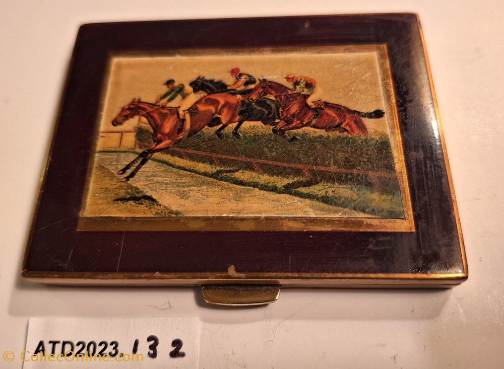 ATD2023.132 Poudrier au Steeple Chase parfums beaute poudriers atd2023 132 poudrier au steeple chase