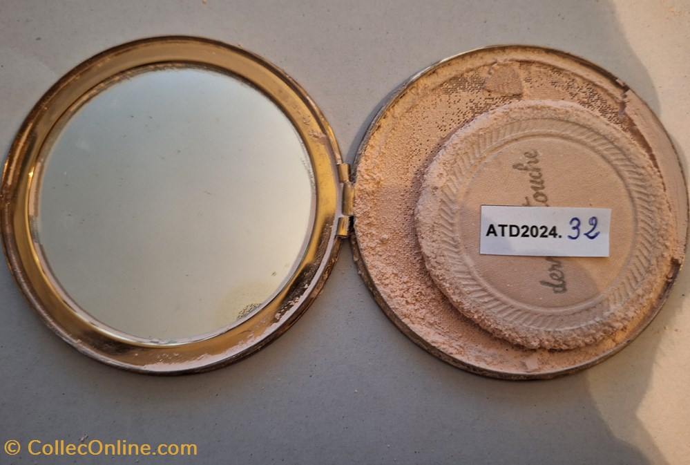 parfums beaute poudriers atd2024 32 grand poudrier rond et plat aux feuillages et fleurs imprimees
