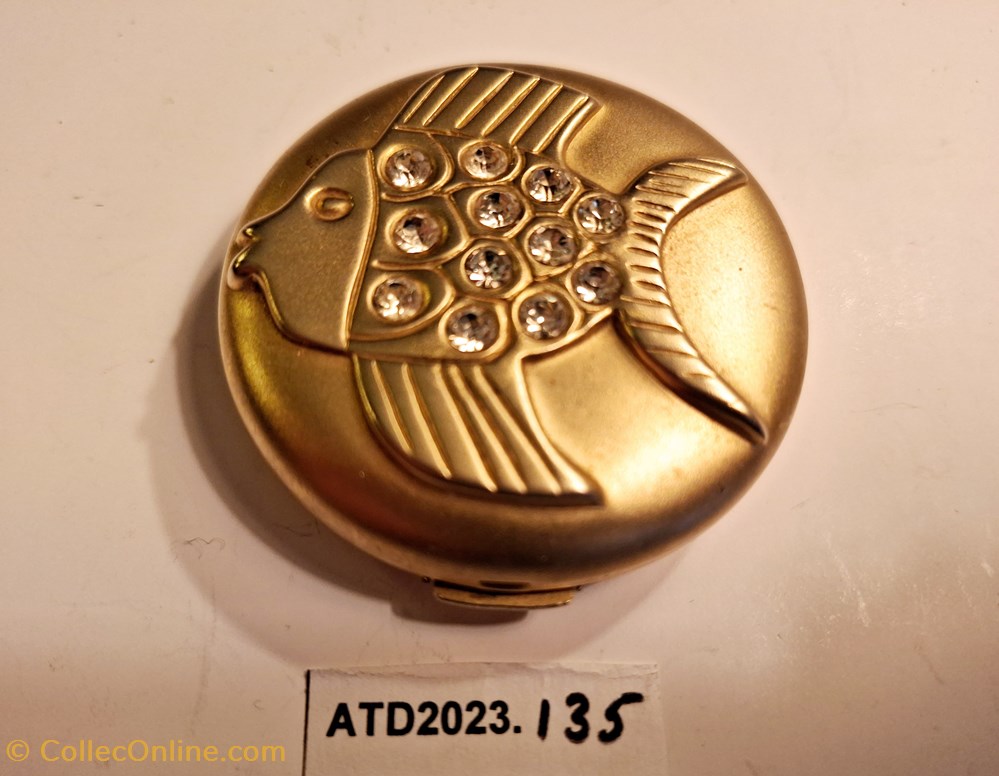 parfums beaute atd2023 135 poudrier go fish