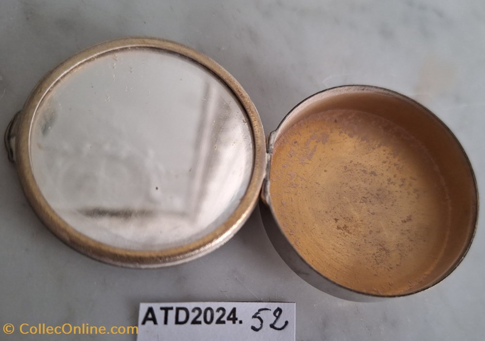 ATD2024.52 Petit poudrier circulaire en argent et nacre 2 parfums beaute poudriers atd2024 52 petit poudrier circulaire en argent et nacre