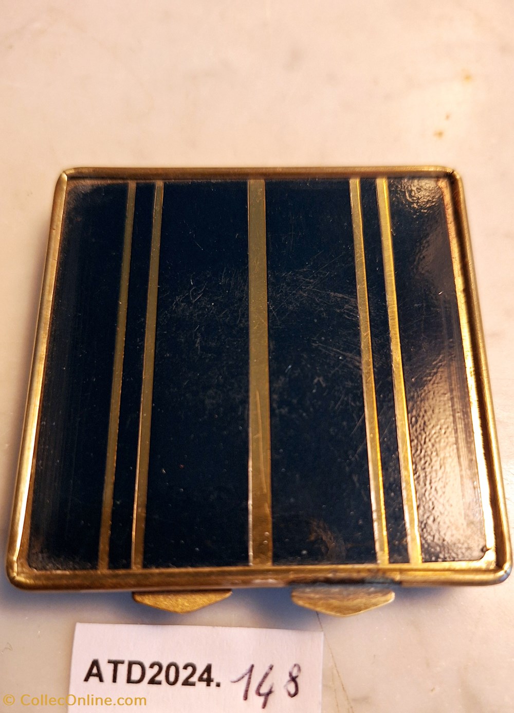 parfums beaute poudriers atd2024 148 poudrier monette art deco bleu fonce et or a rayures verticales