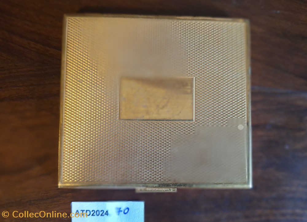 ATD2024.70 Poudrier Brelet Frères carré et doré avec cartouche parfums beaute poudriers atd2024 70 poudrier brelet freres carre et dore avec cartouche