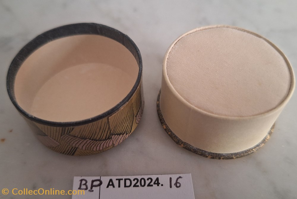 BPATD2024.16 Mini boite à poudre Yardley Old Enlish Lavender 2 parfums beaute boites bpatd2024 16 mini boite a poudre yardley old enlish lavender