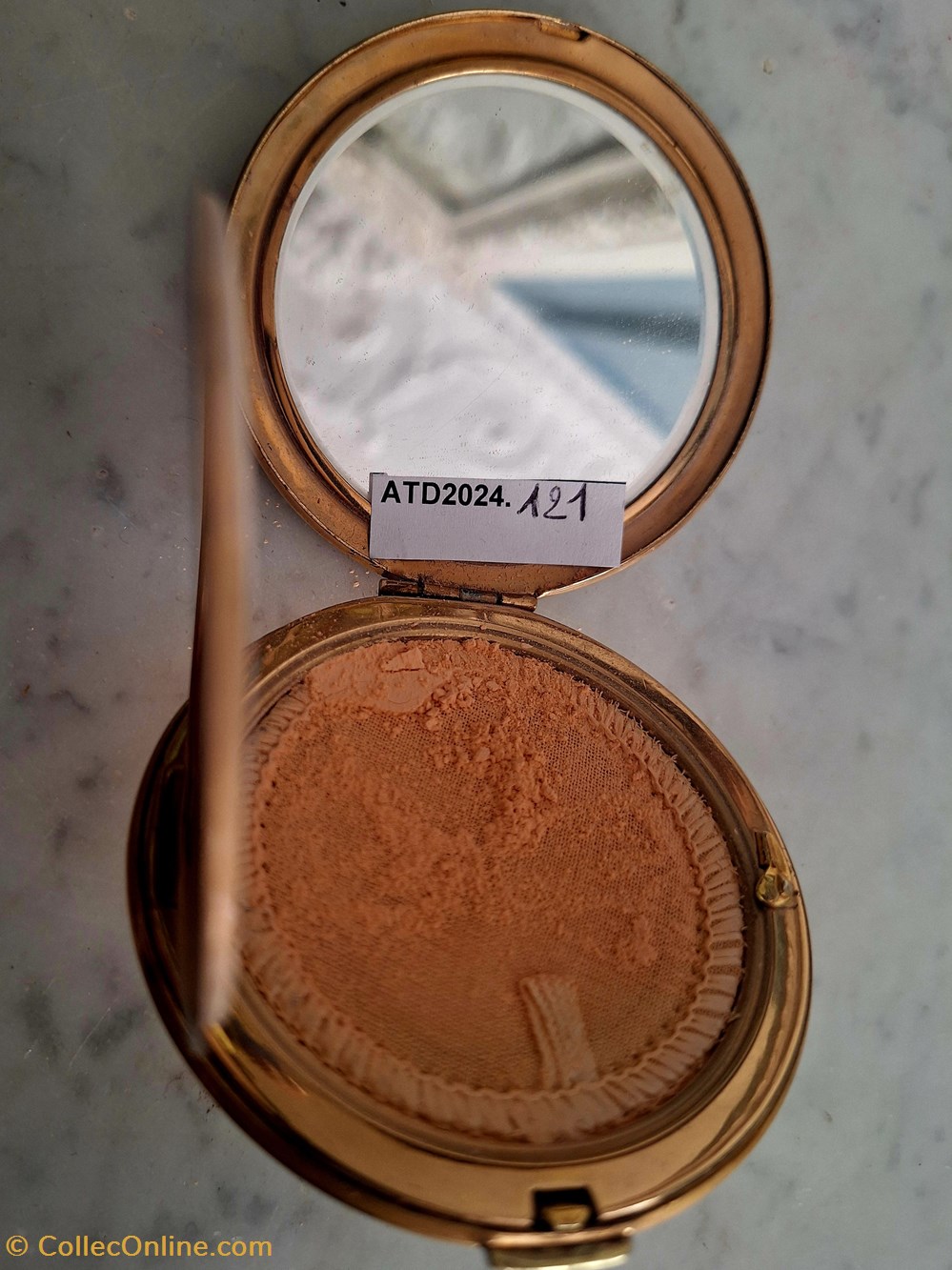 parfums beaute poudriers atd2024 121 poudrier en tolede aux cercles formant rosace