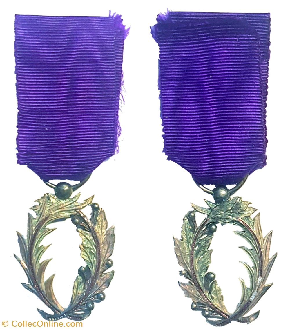Médaille de chevalier de l'ordre des Palmes académiques medailles france iiieme republique medaille de chevalier de ordre des palmes academiques