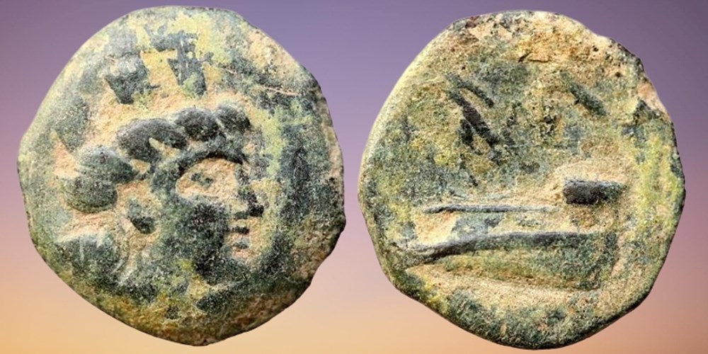 Phoenicia (Arados): bronze Æ17, ca. 242-166 BC; turreted head of Tyche / Athena on ship's prow 4 coins ancient to greek phoenicia arados bronze 17 ca 242 166 bc turreted head of tyche athena on ship s prow