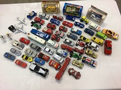 Lot de petites voitures Majorette et divers