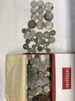 Lot de pièces en argent et divers dont