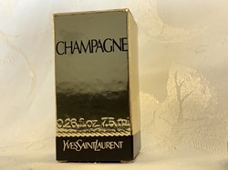 « Champagne », Eau de toilette vaporisateur Yves Saint Laurent. Flacon 7,5mL à l’état neuf. Dans sa boîte ouverte, en bon état.