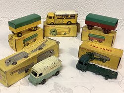 Lot de véhicules et remorque DINKY TOY ET CIJ en l’état