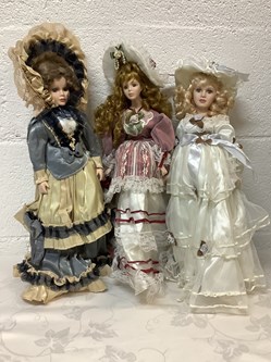 Lot de 8 poupées