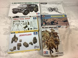 Ensemble de 6 petites maquettes militaria à construire de marque Tamiya, Encore, Italeri et Aifix avec leur notice sauf la maquette Encore