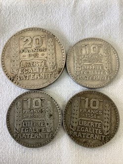 Lot de 4 pièces en argent comprenant une 20 fr Turin de 1933 et trois 10 fr Turin de 1929 et 1934