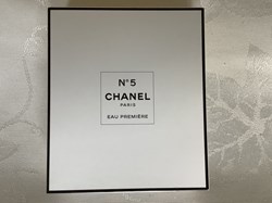 Parfum n°5 CHANEL, eau première, eau de parfum. 5mL, flacon et boîte à l’état neuf sans blister.