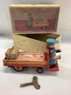 Jouet en tôle Dinky Supertoys, avec sa boîte et sa clef, fonctionnel, en l’état