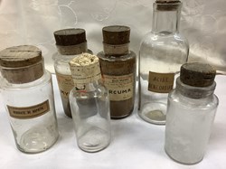 6 flacons à pharmacie dont Curcuma et Myrrhe, de 13 à 19 cm de H.