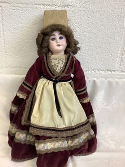 Poupée ancienne en costume made in germany, H 50