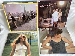 Lot de 18 vinyles 33 T, chanteuses pop et folk dont TWIGGY, POINTER SISTERS, PAT BENATAR, BLONDIE, BARBRA STREISAND, DIANA ROSS, DONNA SUMMER et JOAN ARMATRADING etc