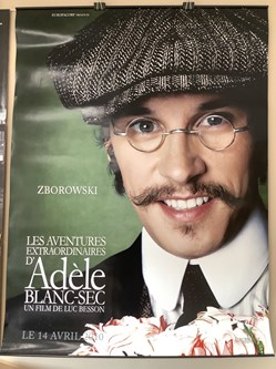 Une affiche de cinéma « les aventures extraordinaires d’Adèle Blanc